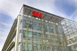3M despedirá a 2.500 empleados pese a la ganancia de US$ 5.777 millones obtenida en 2022 - Revista PLUS