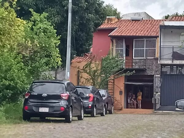 Feminicidio: juntan dinero para que estudiante vuelva a Paraguay y dé el último adiós a su madre - Nacionales - ABC Color
