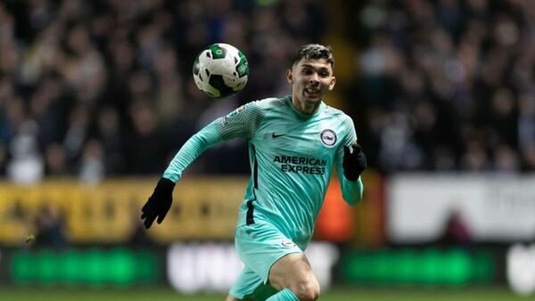 Mediocampista del Brighton trató de "pelota jára" a La Joya