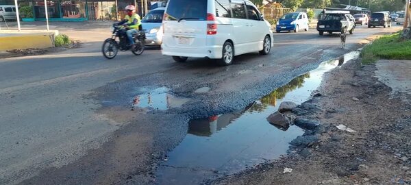 Piden asfaltos bien hechos en la avenida Avelino Martínez - Nacionales - ABC Color