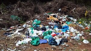 Basurales por doquier y escasez de agua generan quejas en San Bernardino - Nacionales - ABC Color