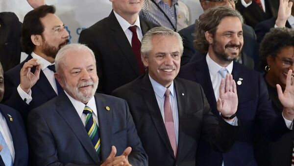 Analistas ven poco factible la idea de una moneda común en la región