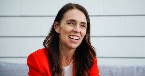 La Nación / Jacinda Ardern deja jefatura de gobierno de Nueva Zelanda