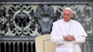 Papa Francisco pide eliminar "raíces del odio" que causaron Holocausto