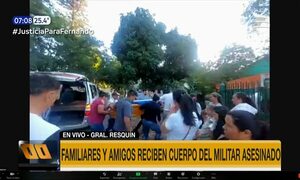 Familiares y amigos reciben cuerpo del militar asesinado | Telefuturo