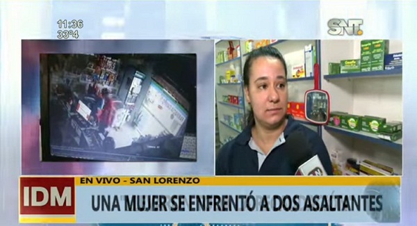 Mujer se enfrenta a sus dos asaltantes, pero no evita que le roben