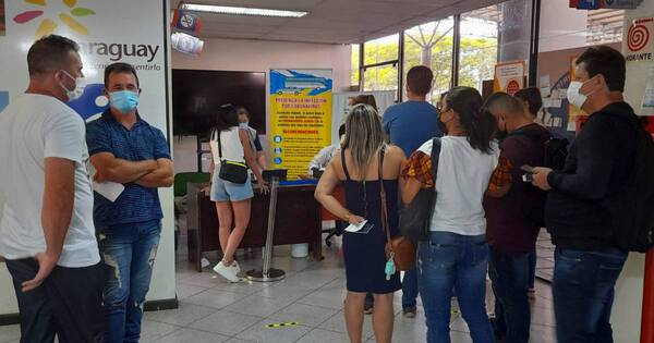 La Nación / Suman unas 50.000 personas que cruzaron las fronteras para vacacionar al Brasil