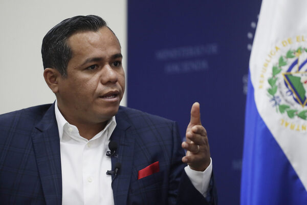 El Salvador "solo" pagará 347 millones de dólares en bonos 2025, según el Gobierno - MarketData