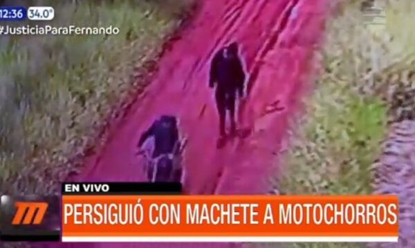 Persiguió con machete a "motochorros" | Telefuturo