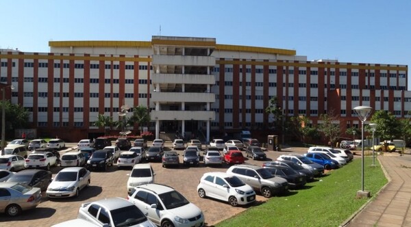 Diario HOY | Emplazan a vendedores para desalojar sus puestos frente al Hospital de Clínicas