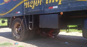 Madre e hija mueren tras ser arrolladas por un camión - Noticiero Paraguay