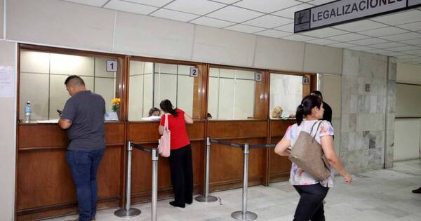 La Nación / La Oficina de Legalizaciones del Poder Judicial tramitó 4.351 permisos del menor en enero