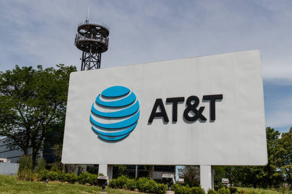 AT&T revierte sus ganancias y pierde 8.524 millones de dólares en 2022 - Revista PLUS