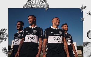 Nueva camiseta alternativa de Olimpia con el retorno de la franja blanca