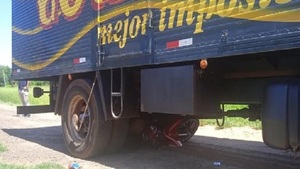 Camión arrolla a madre e hija en Canindeyú - Noticias Paraguay