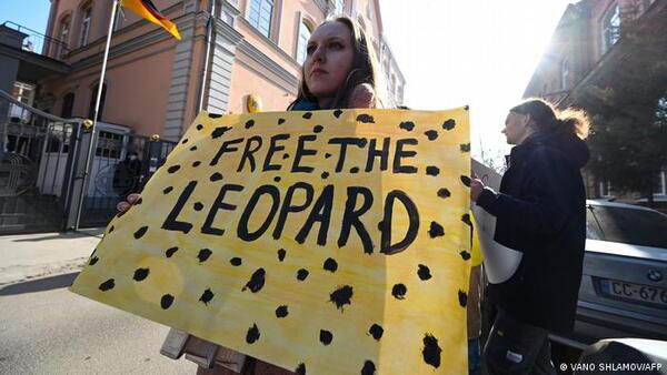 Ucrania: La moda del estampado de leopardo inunda las redes sociales en apoyo a envío de tanques alemanes Leopard