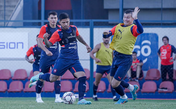 Cerro: Sin un central de oficio , ¿como formará el domingo?