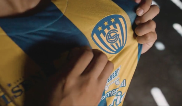 Sportivo Luqueño presenta la camiseta del regreso a Primera