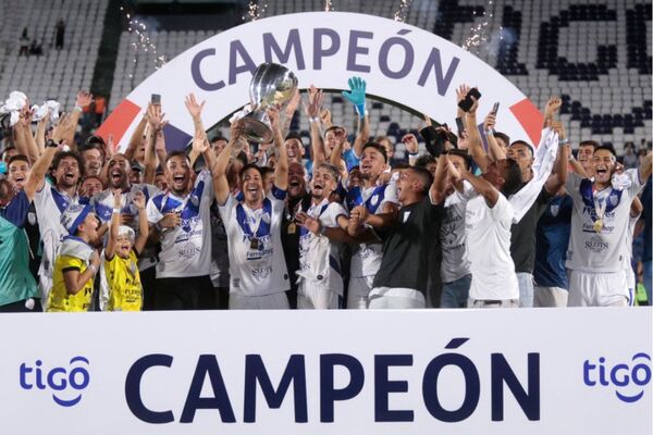 Ameliano le pegó con el "botellón" a Olimpia y se quedó con la Supercopa - Informatepy.com