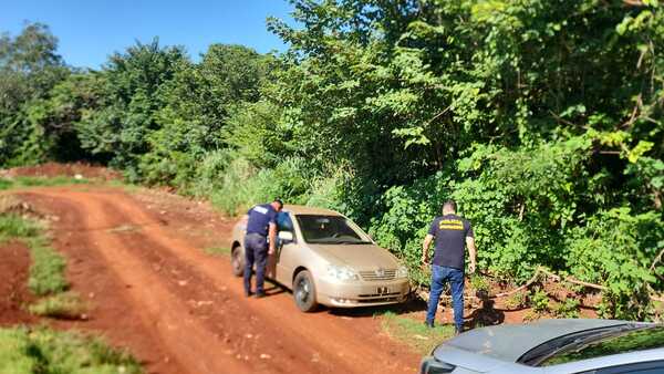 En violento asalto delincuentes roban celulares y un automóvil a paseros - La Clave