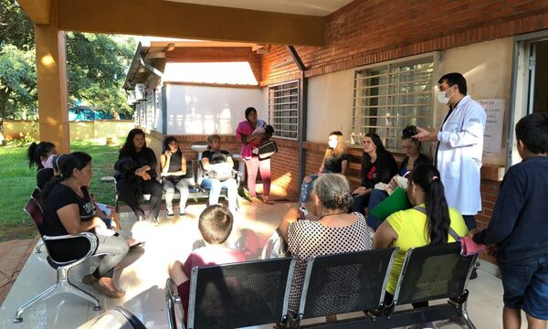 Realizan charla sobre enfermedades causadas por mosquito