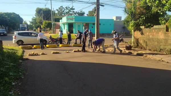 Colocan reductores de velocidad en las calles de Pedro Juan