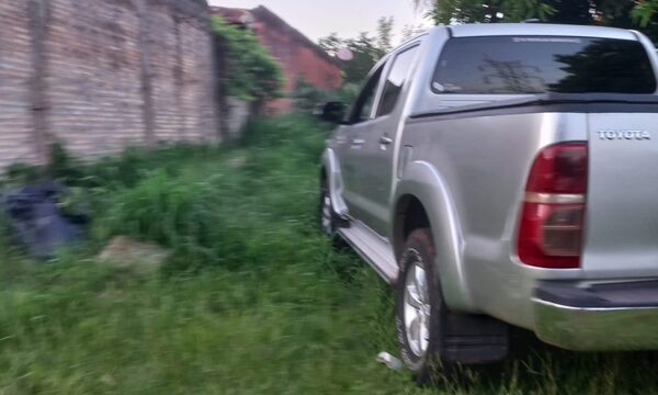Abandonan camioneta robada