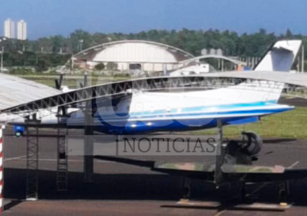 Vuelo militar de EE UU aterrizó anoche en el Silvio Petirossi | 1000 Noticias