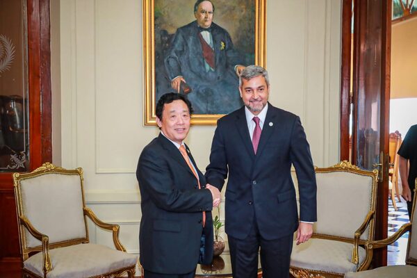 Mario Abdo Benítez se reunió en Palacio con el director general de la FAO - El Trueno