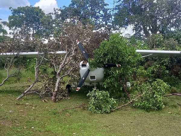 Con problemas mecánicos fue encontrado en Bolivia aquel avión robado en Paraguay - La Tribuna