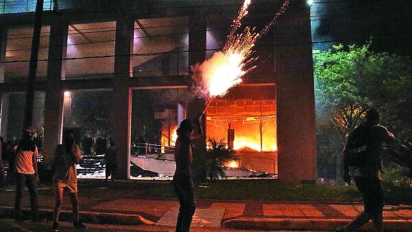 HC prometió USD 1 millón para forzar su reelección, según EEUU