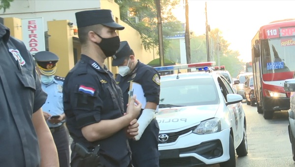 Policías removidos de sus cargos por problemas con las drogas - trece