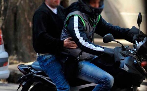 Motochorros interceptaron a una niña de 11 años vendedora de yuyos y bingos - Radio Imperio