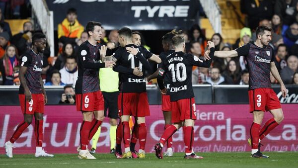 El Athletic domina en Mestalla y pasa a semifinales de Copa
