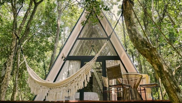 Parque Ecológico Salto Suizo combina confort y ecoaventura en sus cabañas únicas en el Ybyturuzú