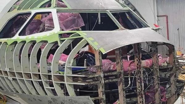 Arduo trabajo para reparar al A320 que atravesó una tormenta