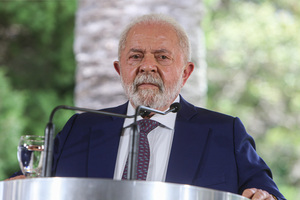 Lula invita a Macron para conocer el astillero que construye un submarino nuclear - MarketData