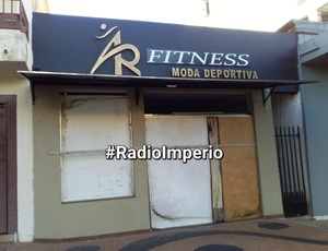 Tienda de vestimentas deportivas para gimnasio fue rociada a balazos - Radio Imperio