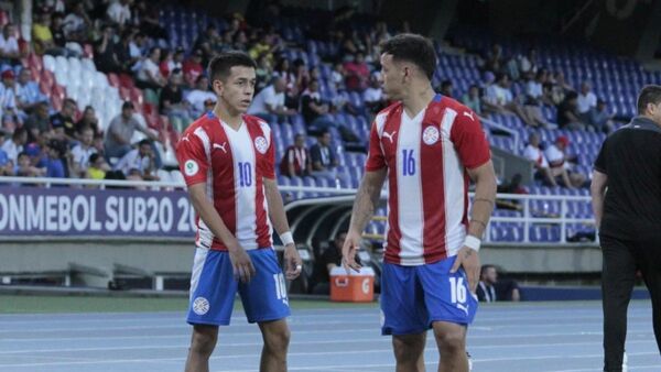 Paraguay va por el liderato ante Brasil