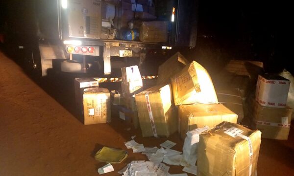 Piratas del asfalto llevan celulares de transportadora