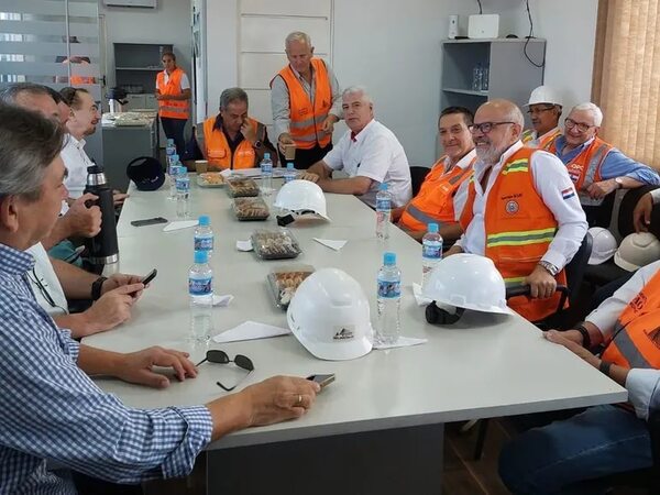 Wiens sigue “visitando” las obras que encareció y participa de reuniones oficiales con contratistas - Economía - ABC Color