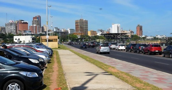 Por ahora, la costanera todavía es zona libre de estacionamiento tarifado