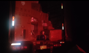 Falsos policías interceptan camión y se alzan con celulares