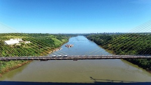Puente de la Integración: PRF anuncia paso de camiones vacíos a partir de abril - Noticias Paraguay