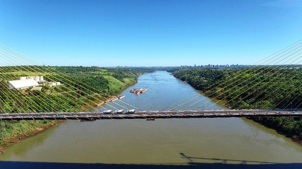 Puente de la Integración: PRF anuncia paso de camiones vacíos a partir de abril - Noticias Paraguay