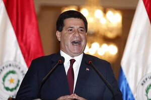 Convencional afirma que fue 'comprado pero con la moneda del carisma' de Horacio Cartes