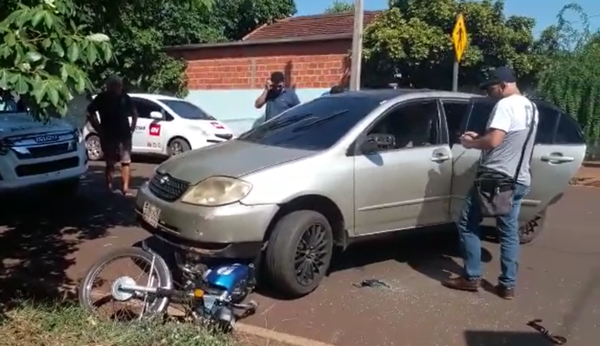 (Video) Atropelló a motochorros para evitar asalto. Bandidos dispararon y lograron llevar el millonario botín