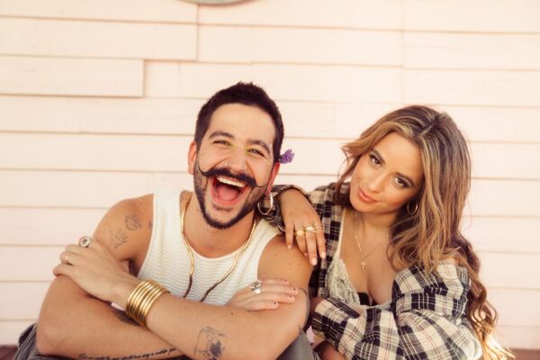 “Ambulancia”: Camilo presenta un nuevo videoclip junto Camila Cabello