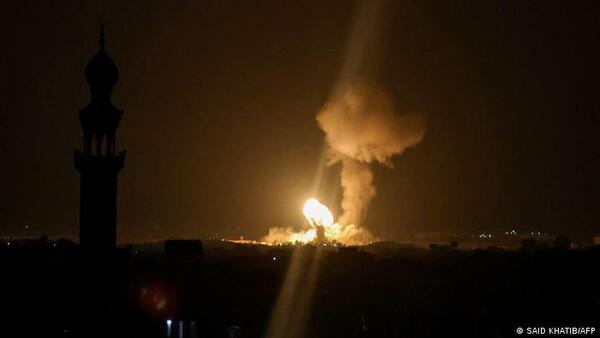 Israel bombardea Gaza tras disparo de cohetes