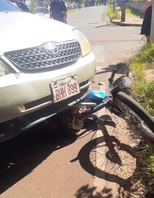 Embistió la moto de sus asaltantes, pero igual le robaron G. 50 millones - Policiales - ABC Color